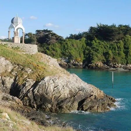 Vue Et Sur Les Falaises-face Au Sentier De Randonnee Lejlighed Planguenoual